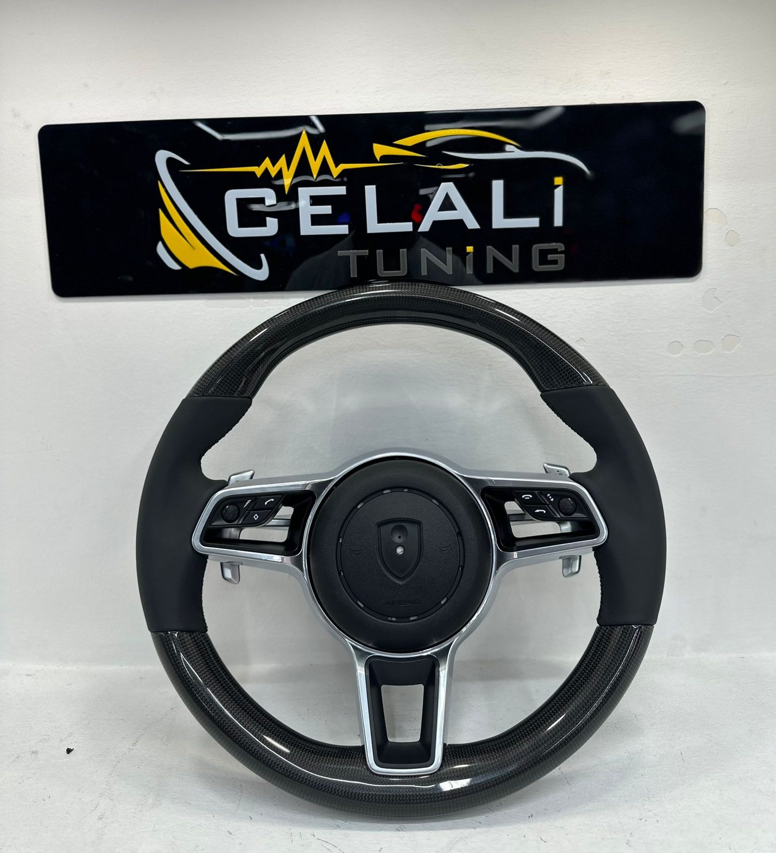 porsche-ceyenne-911-718-taycan-boxster-cayman-siyah-carbon-direksiyon-2